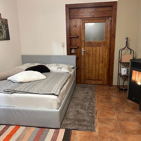 Miniferienwohnung Fuer Unkompliziertes Naturliebhaberpaerchen Payerbach Luaran gambar